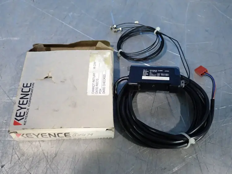 Used KEYENCE FS2T22 Photoelectric Sensors Ohio US | HGR 24 #942543
