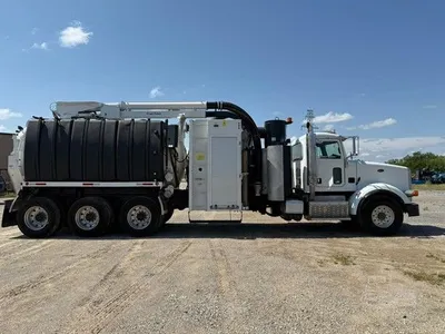 USED 2015 PETERBILT 567