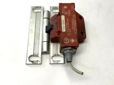 USED SCHMERSAL HINGE SAFETY SWITCH 250V