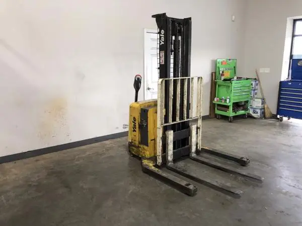 Used 2003 YALE MSW040LE Pallet Stackers South Carolina US | Zoom Lifts & Equipment #1182325