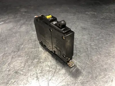 NEW SQUARE D QOB120GFI