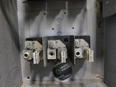 Square D H364 Single Throw Fusible Safety Switch 200 A 600VAC Ser. A1 50HP Used