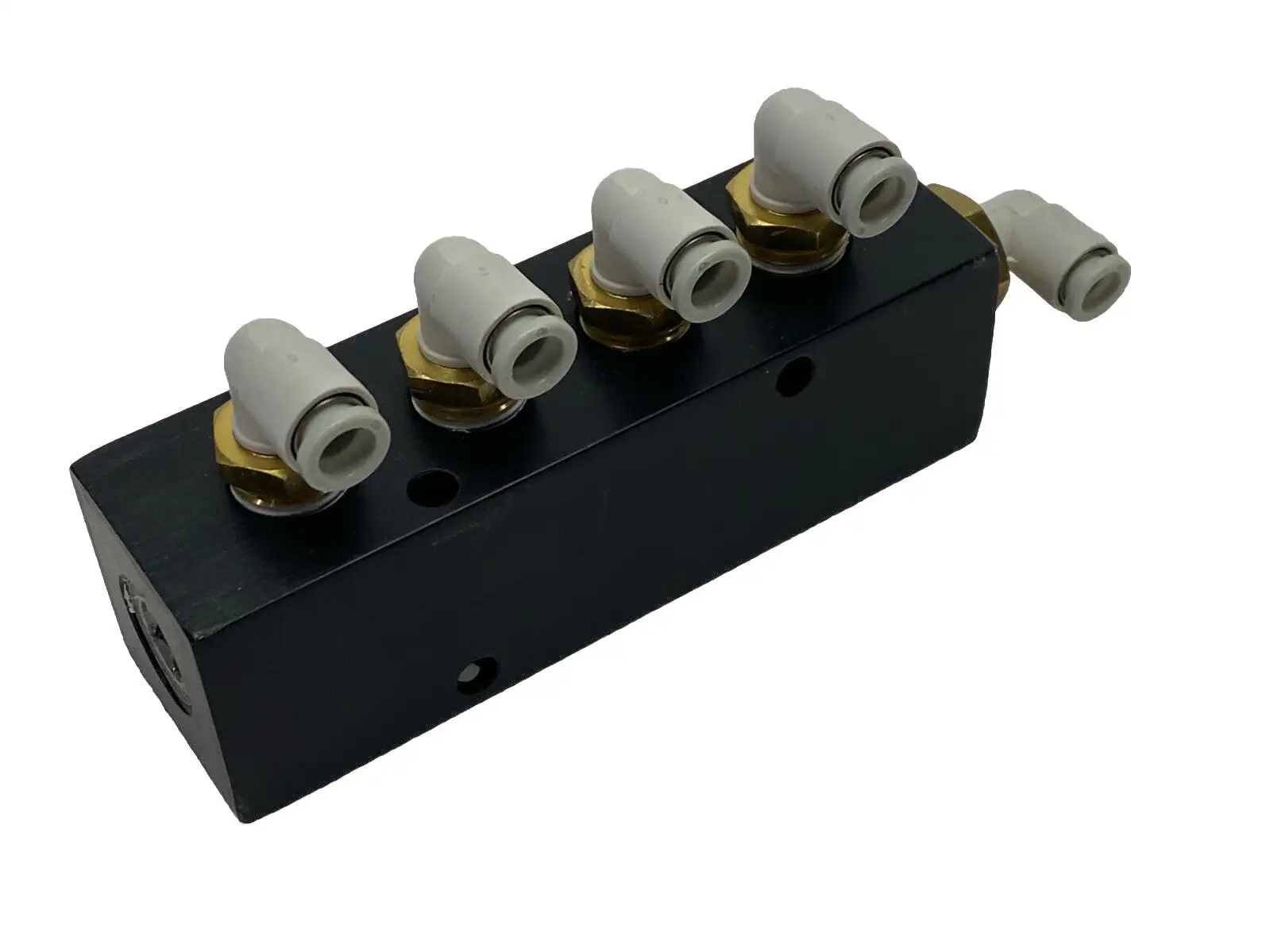 PCM20-250-04B, KQ2L06-01AS | Polyconn PCM20-250-04B Pneumatic Manifold w/ 5x SMC KQ2L06-01AS Fittings - Used