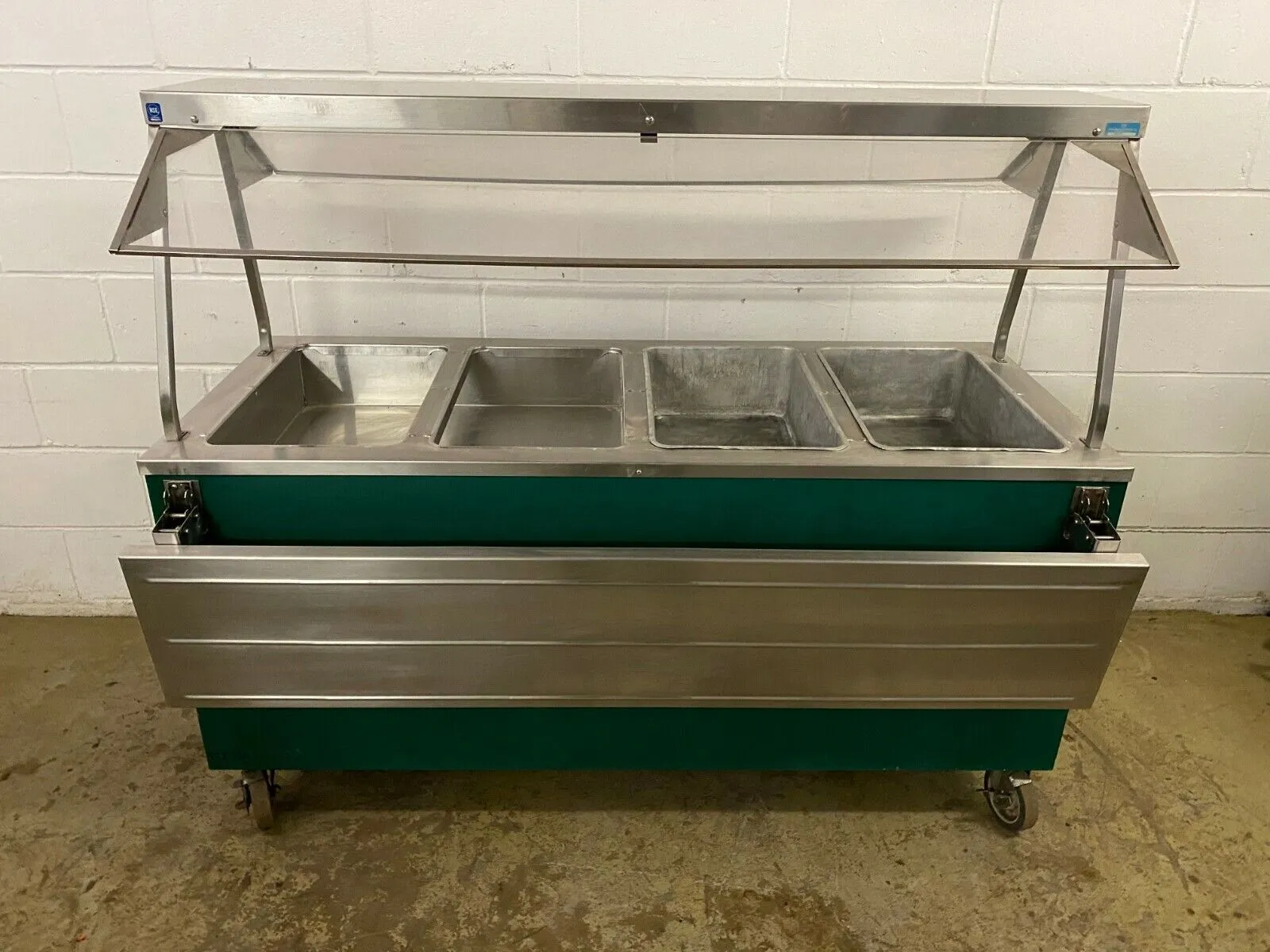 152-0404 Heritage Buffet with 2 Hot Wells and 2 Self Contained Cold Wells