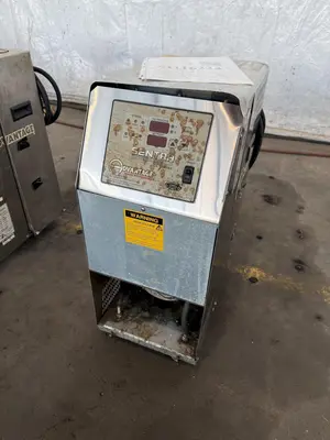 ADVANTAGE ENGINEERING WATER-CIRCULATING TEMPERATURE CONTROL UNIT. STOCK # 1116224