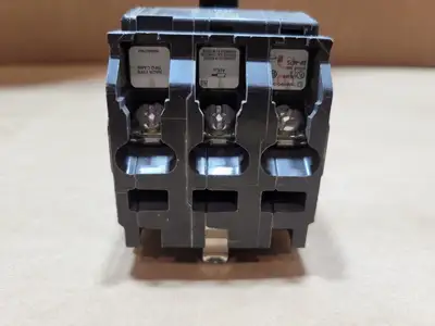 USED SQUARE D QOB330