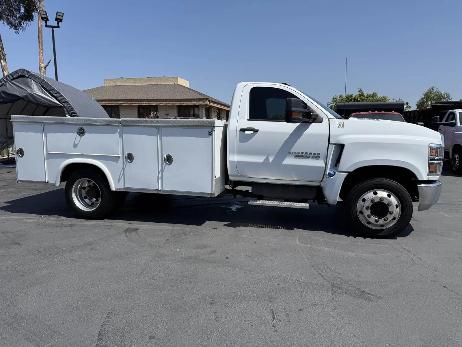 USED 2019 CHEVROLET W5500
