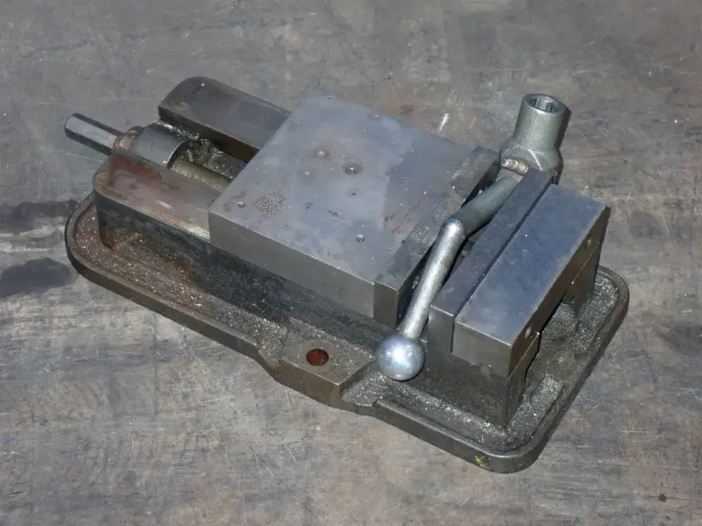 Kurt 6" Vise