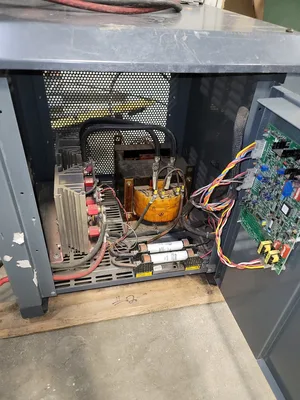 SCR 100 Charger