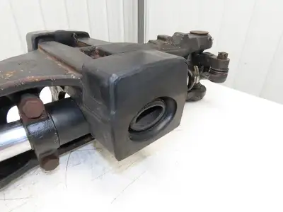 Hyster E60Z-33 Electric Forklift Rear Axle Dual Hydraulic Steering Assembly