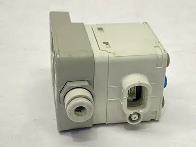ZSE40AF-C4-V | SMC  Digital High Precision Vacuum Switch 12-24VDC w/ Bracket - Used