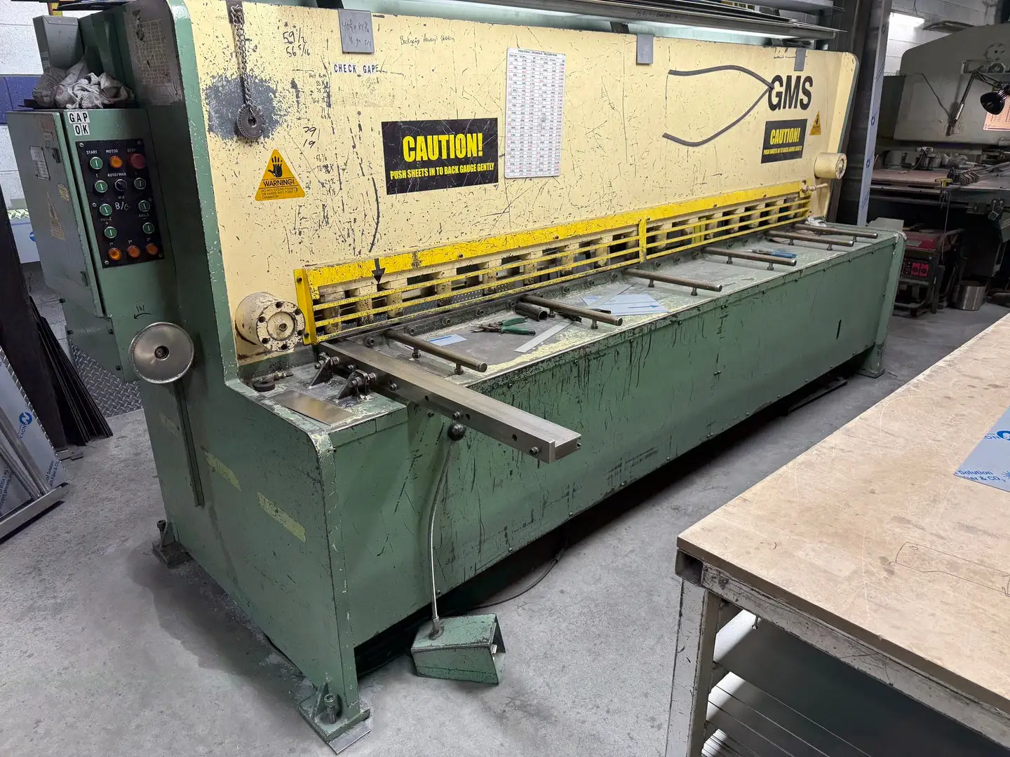 USED 1998 GMS GMV3006