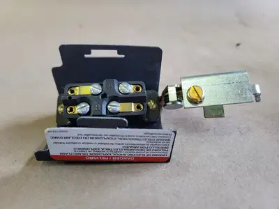 NEW SQUARE D EK3001