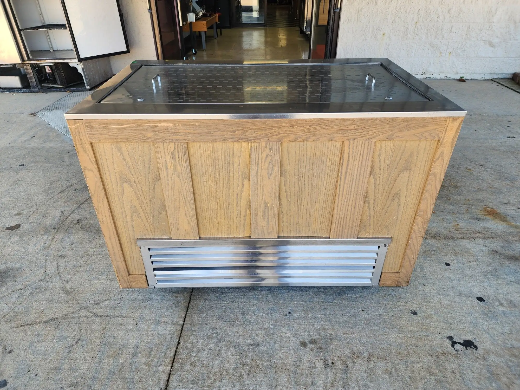 Used Falcon Restaurant Supply Used Refrigerated Cabinet with removable lid - No Key for lock Display Freezers Illinois US | Falcon Restaurant Supply #1376651