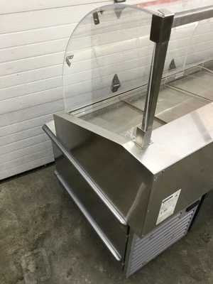 167-0268 Traulsen TD078HT1 Self Contained Seafood Service Cooler Case w/ Casters