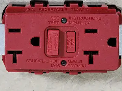 USED HUBBELL GFRST20SNAPR