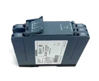 | Siemens 3RQ2000-2AW00 SIRIUS Coupling Relay 24-240V MISSING ONE COVER - Used