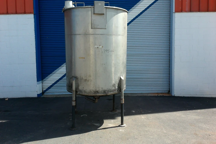 Used _UNKNOWN_ 700 GALLON Stainless Steel Tanks New Jersey US | Perry Equipment #119686