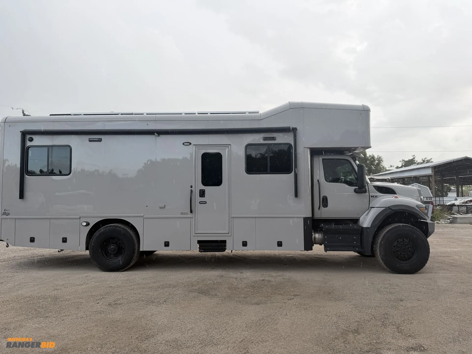 Used 2021 INTERNATIONAL SHOWHAULER CUSTOM 4X4 Campers, Caravans, Motorhomes Michigan US | Miedema Asset Management Group #1580270