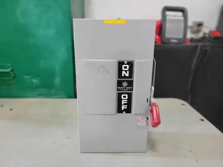 Used GENERAL ELECTRIC TH4322 Switchgears British Columbia CA | Lenmark #241240