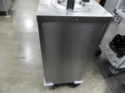 Used Delfield Used Delfield CAB2-650ET Even Temp Mobile Enclosed Two Stack Heated 144 Dish Dispenser Heated Cabinets & Displays Illinois US | Falcon Restaurant Supply #1373792