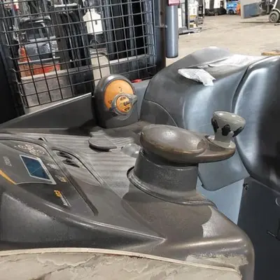 USED 2018 CROWN RR5725-45