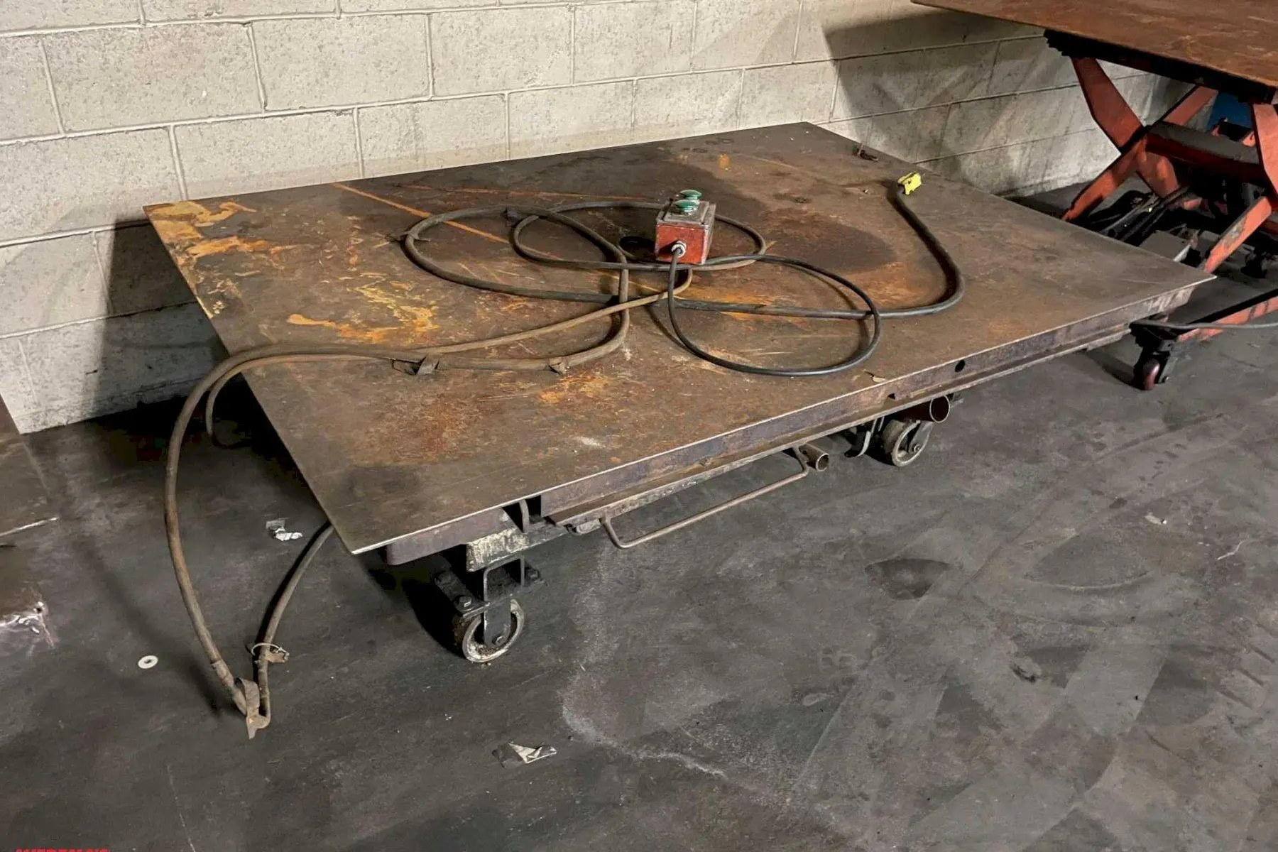 2,000 LB X 48" X 68" ROLLING LIFT TABLE. STOCK # 0958621