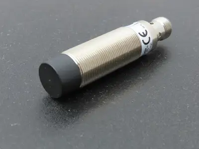 Allen Bradley 872C-N12NP18-D4 18mm Barrel Inductive Proximity Sensor 10-30VDC