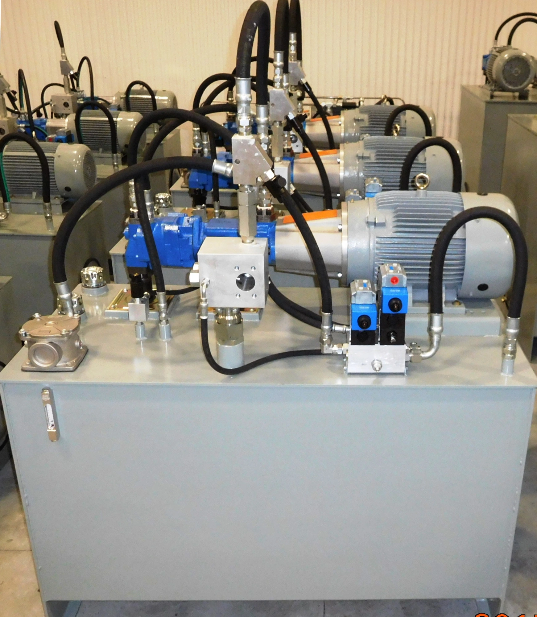 NEW 200 Gallon Hydraulic Units, Item # 1347