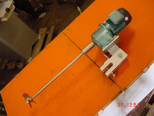 Geared Clamp On Stirrer O.37 Kw