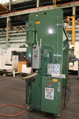 90 TON X 10' CINCINNATI HYDRAULIC PRESS BRAKE MODEL 90CBX8