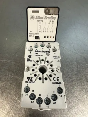 Allen Bradley 700-HAX3A1 /D Pilot Relay w/ Base 700-HN101 /D (4D-25)