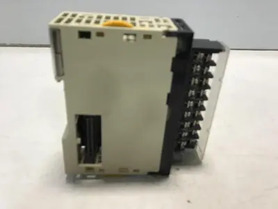 USED OMRON CJ1W-OC211