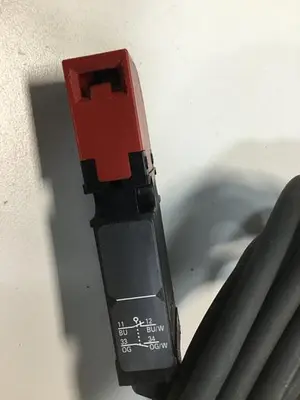 USED OMRON D4GS-N1R-5