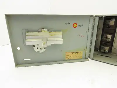 GE THP361 Fusible Panelboard Disconnect Switch Twin QMR 30A 600V 3 Pole