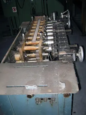 USED LOCKFORMER 9 STATIONS