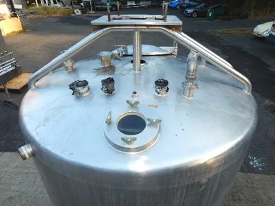 USED 550 GALLON MIXING TANK 550 GALLON