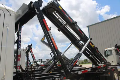 New | in-Stock 2027 MACK MD7 Rolloff Trucks Texas US | Roll Off Truck World #1491910