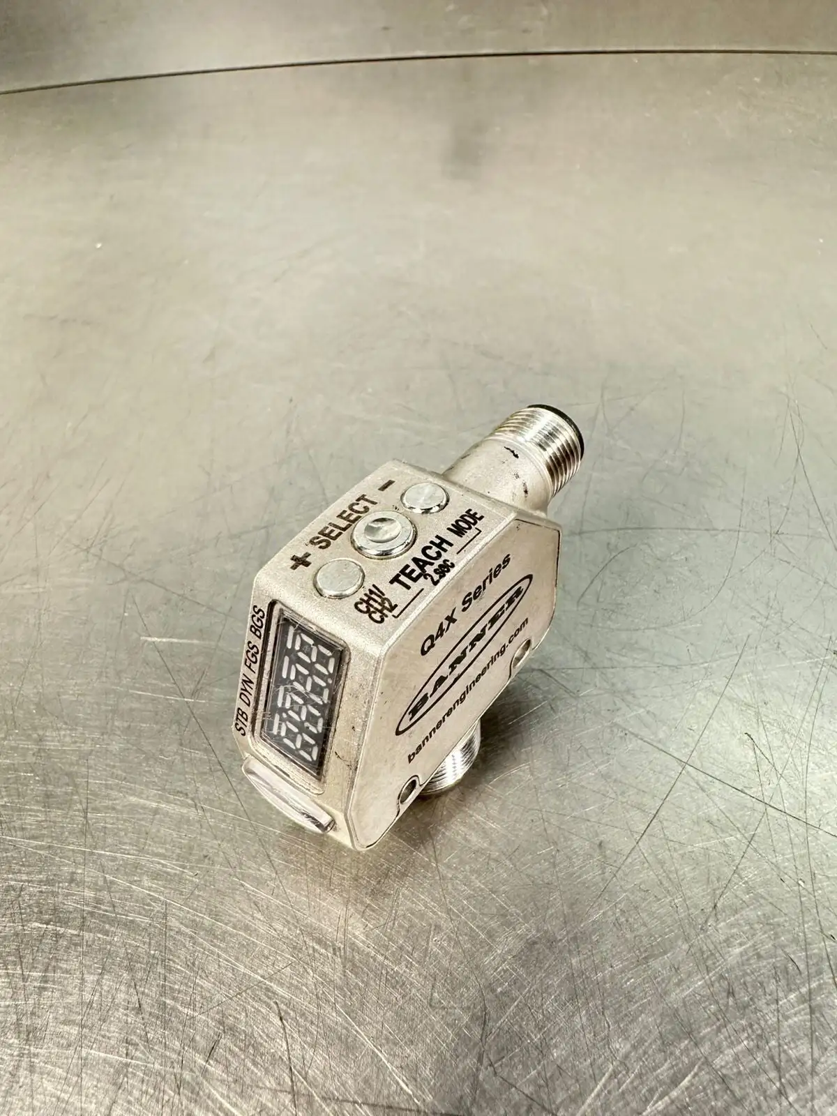Banner Q4XTKLAF600-Q8 Photoelectric Sensor 10-30Vdc (5.3.3)