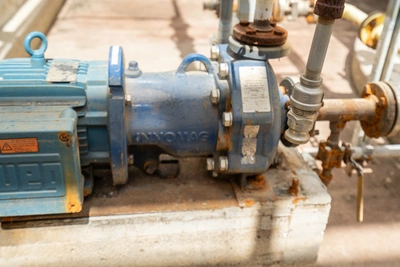 Wet methanol pump