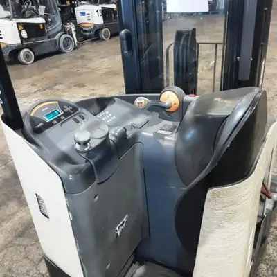 USED 2016 CROWN RR5725-45