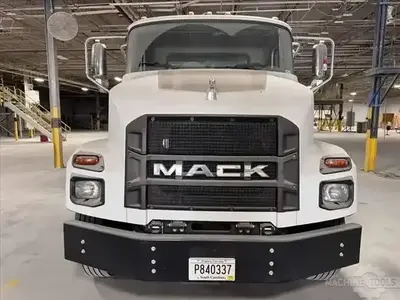 USED 2021 MACK MD642