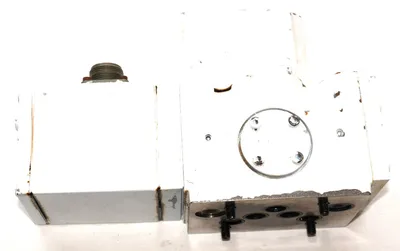 USED MOOG MODEL: J661B173A SERVO VALVE