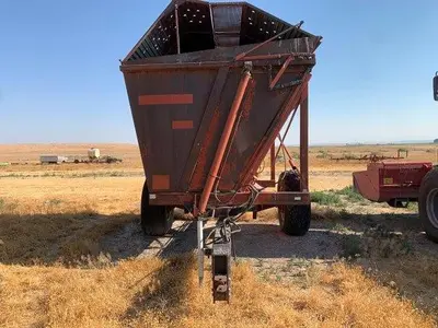 USED RICHARDTON 700