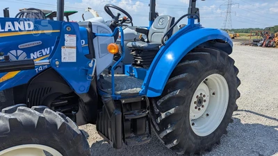 USED 2011 NEW HOLLAND T4.75