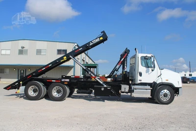 New | in-Stock 2027 FREIGHTLINER 114SD PLUS Rolloff Trucks Texas US | Roll Off Truck World #1507657