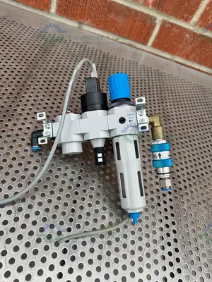Used FESTO LFR-D-MINI REGULATOR W/ FESTO HEE-D-MINI-24 36PSI/0.25MPA Regulators California US | Equipment Lab #1285488