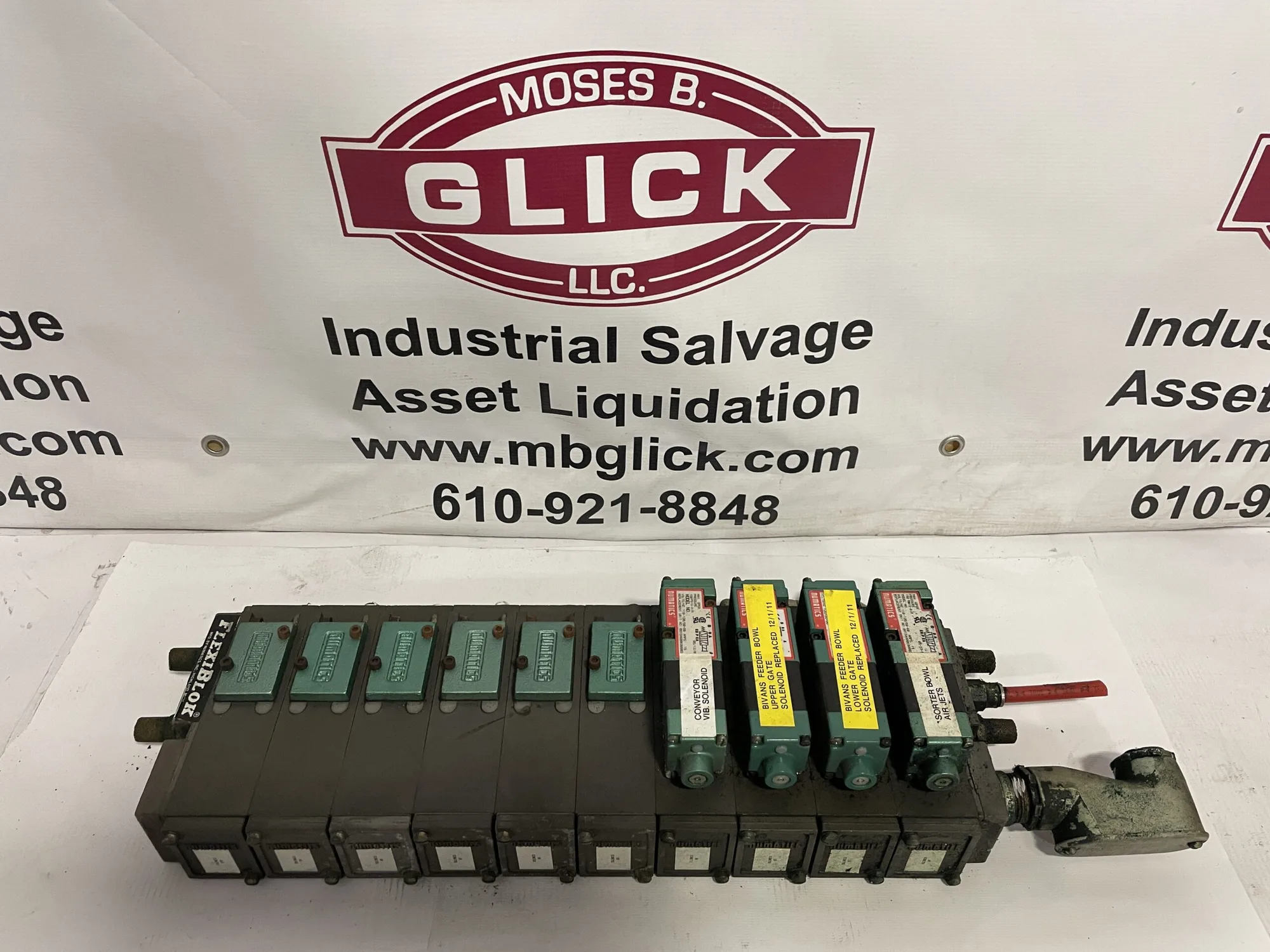 Numatics 081SA400K000030 FlexiBlok Pneumatic Valve Manifold w/ 4 Solenoid Valves