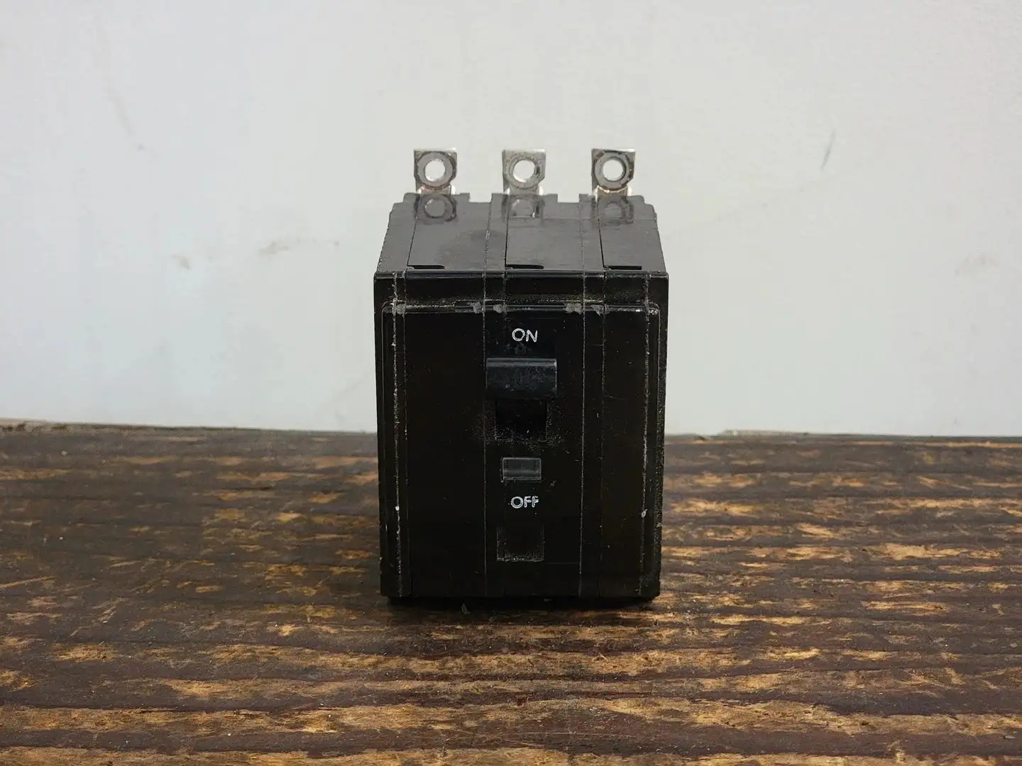 NEW SQUARE D QOB350