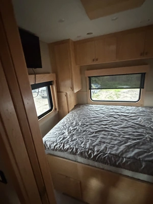 Used 2021 INTERNATIONAL SHOWHAULER CUSTOM 4X4 Campers, Caravans, Motorhomes Michigan US | Miedema Asset Management Group #1580270